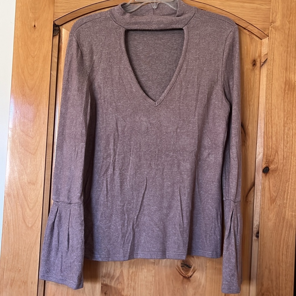 Light brown SOFT V-neck top with collar and flutter sleeves